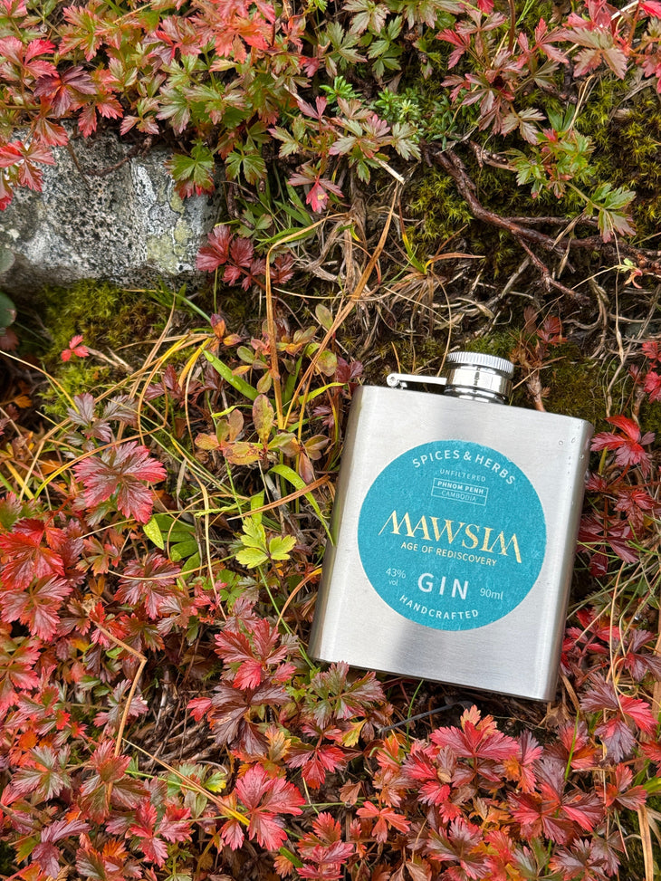 【特別なBAR体験】キャンプ・登山におすすめのお酒は？スキットル入りクラフトジンがアウトドアに最適な理由